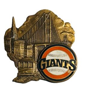 1995 San Francisco Giants ,Golden Gate City scene , limited edition pin 920/5000